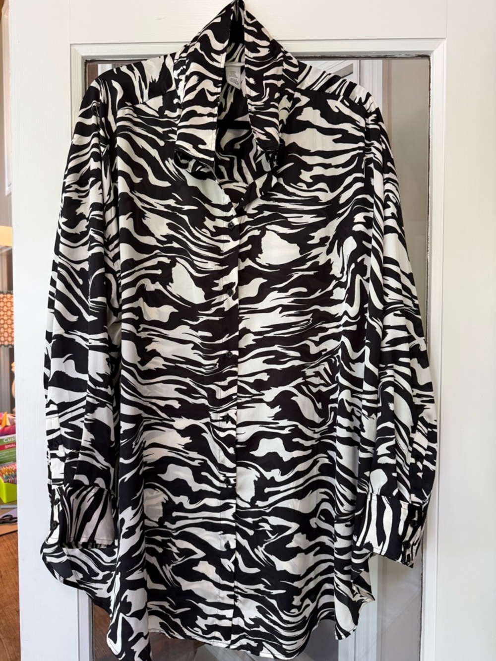 H&M Black & White Zebra-Print Button Down Shirt or could also be worn as a mini💕